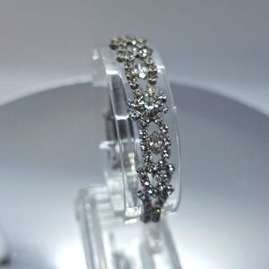 Rhinestone Dazzling Bracelet  Vintage , safety chain excellent condition 7"